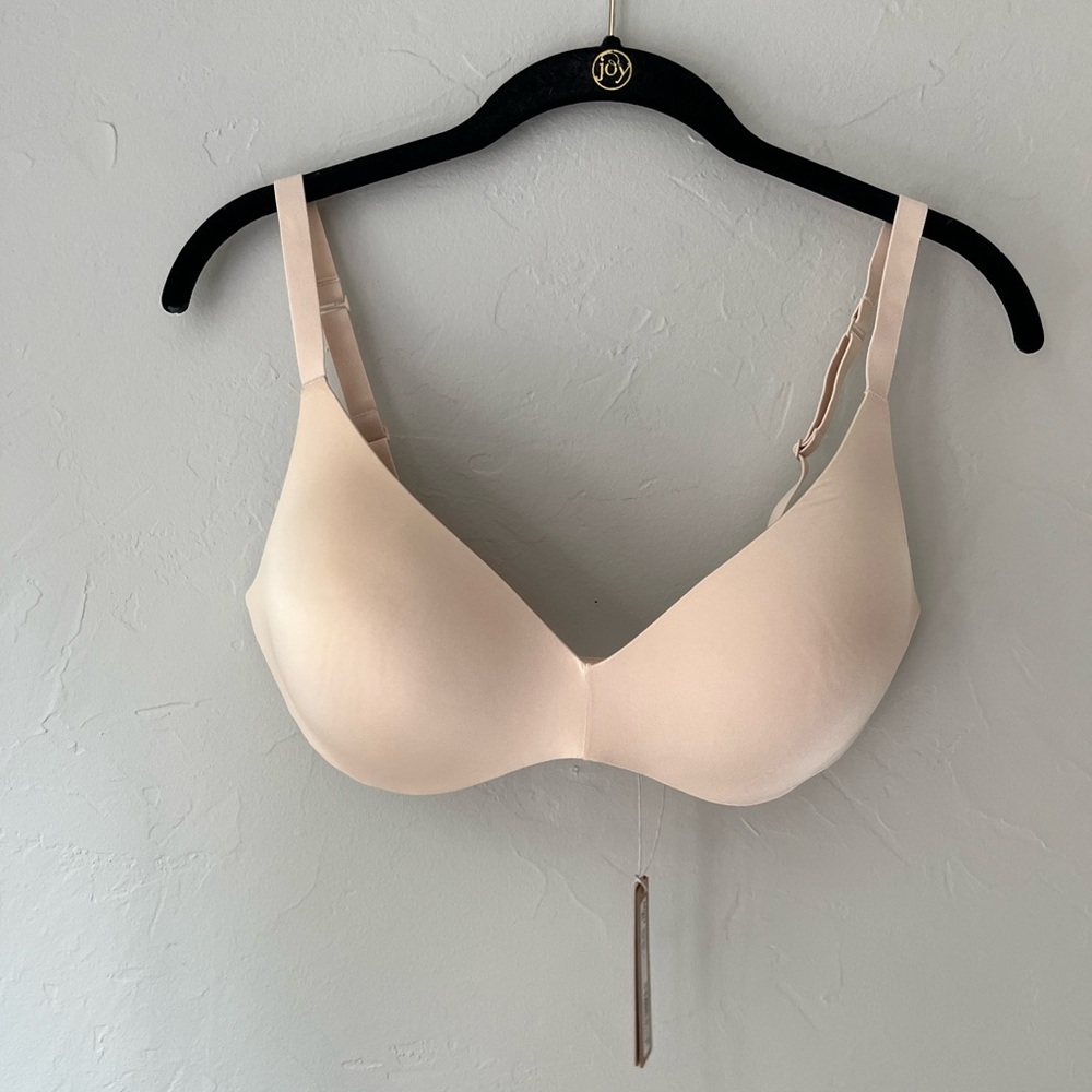 ✨SKIMS WIRELESS FORM PUSH UP BRA IN SAND 38B